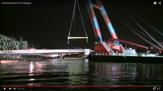 Broklapperne monteres på Inderhavnsbroen