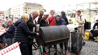 Fællesspisning på Torvet