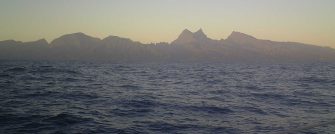 Nær sejlet ned af drivende båd!