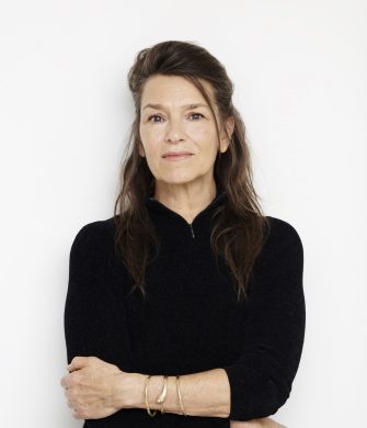 Elisabeth på biblioteket