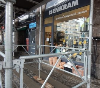 Kræmmerhuset er blevet pakket ind.