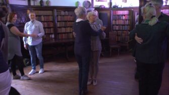 Dans på volden – foran Lille Mølle